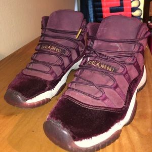 JORDANS RETRO VELVET 11s